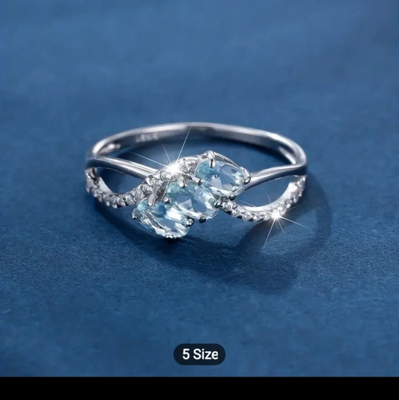 Sterling Silver Ring size 8 - Picture 1 of 4